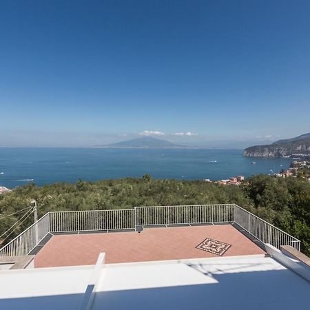 הוילה סורנטו La Terrazza Sul Golfo מראה חיצוני תמונה