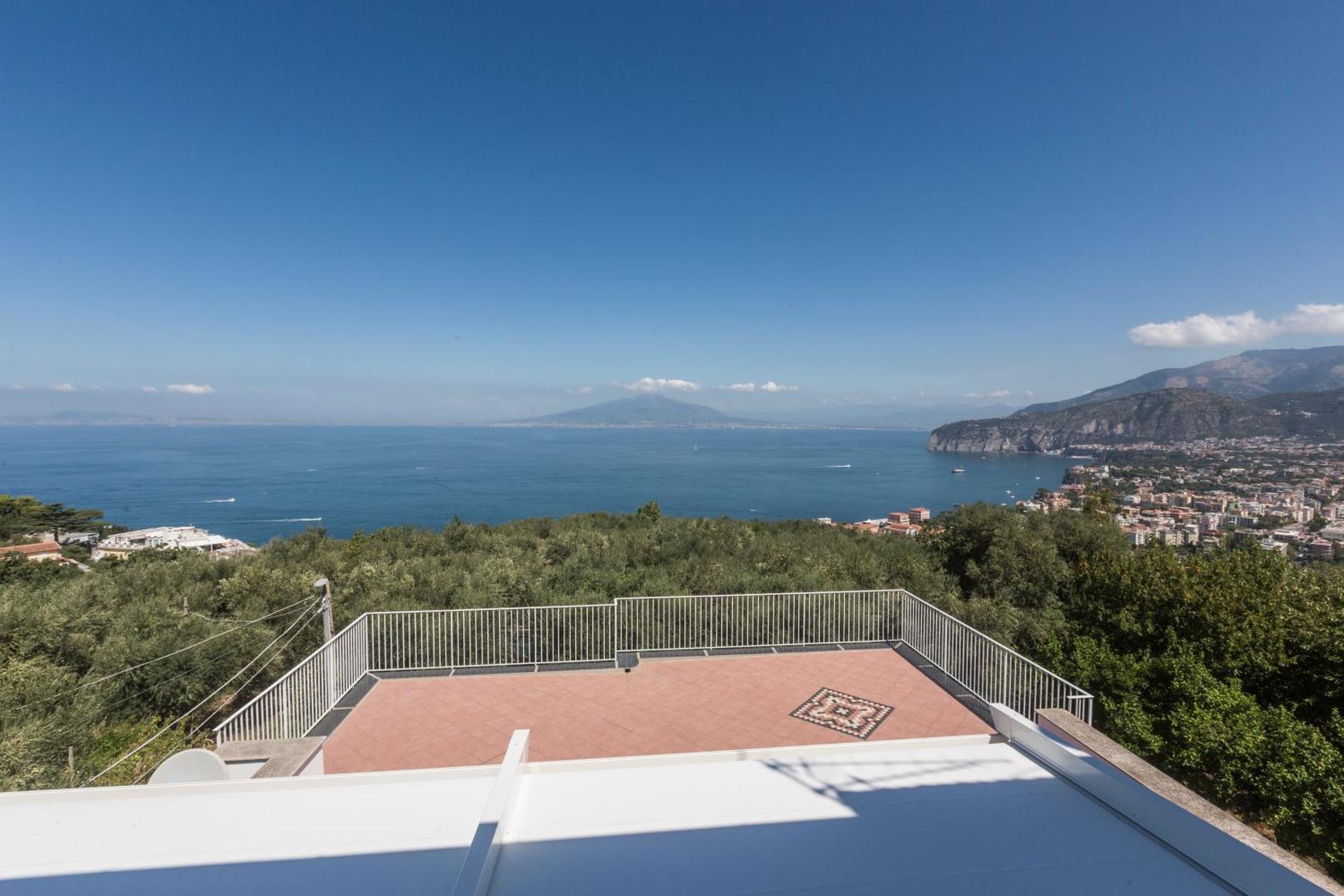 הוילה סורנטו La Terrazza Sul Golfo מראה חיצוני תמונה
